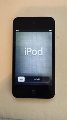 Apple iPod touch 4th Gen 32GB Black Media Player Wi‑Fi bundle w charger — photo 1